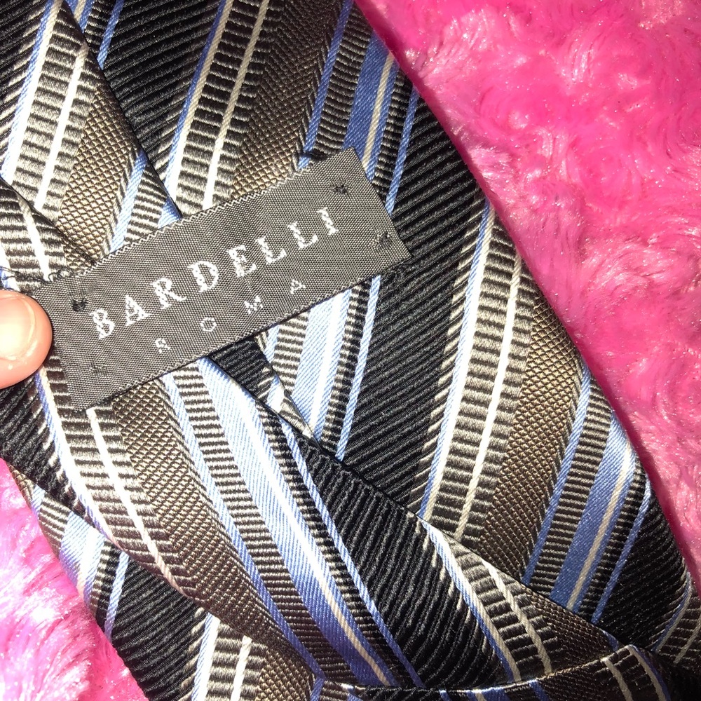 Bar deli tie